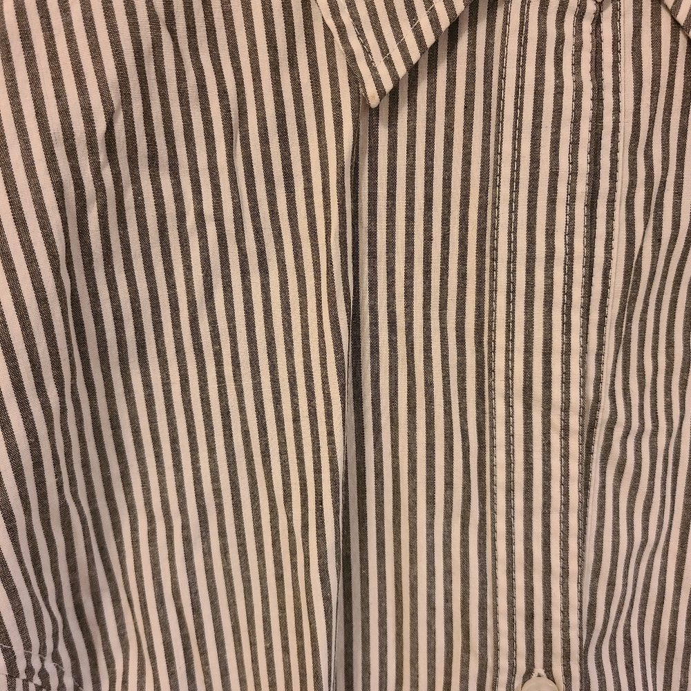 Collared Button Down Shirt - Picture 2 of 3